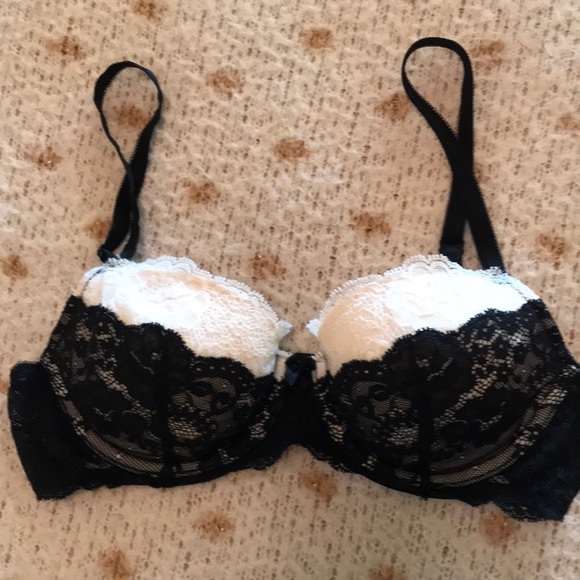 Victoria’s Secret Black & Cream Lace Bra - Picture 1 of 5